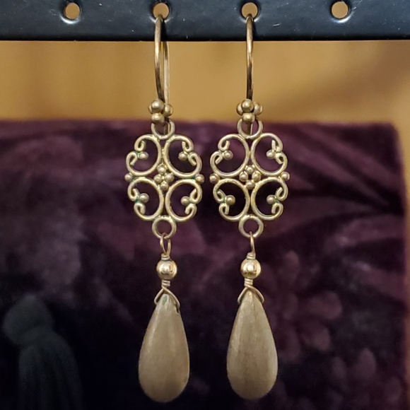 BCBG Jewelry - 🌲 BCBG Gold Earrings